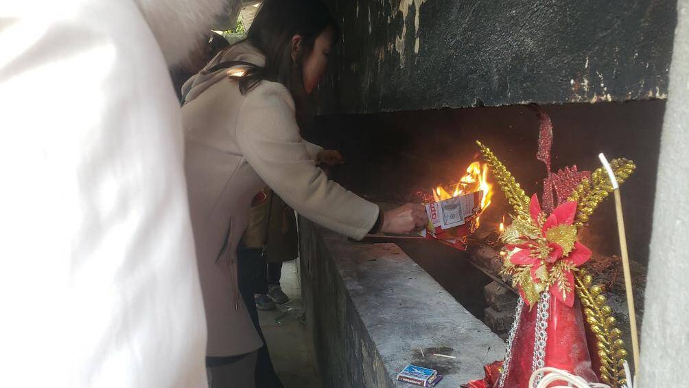 Khu ho&aacute; sớ ri&ecirc;ng biệt, nằm ở b&ecirc;n h&ocirc;ng của đền.