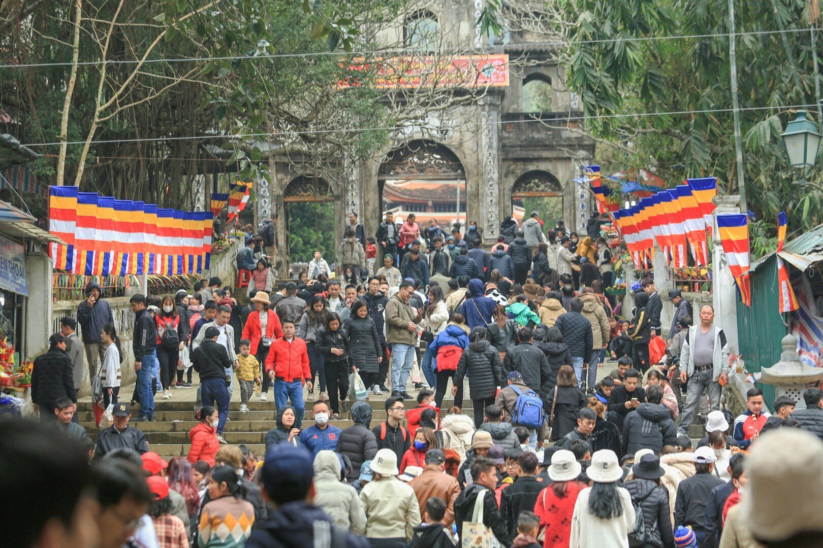 Theo dự đo&aacute;n, lễ hội ch&ugrave;a Hương năm nay, số lượng du kh&aacute;ch về trẩy hội sẽ đ&ocirc;ng v&igrave; 2 năm qua do ảnh hưởng của dịch bệnh Covid-19 n&ecirc;n nhiều du kh&aacute;ch kh&ocirc;ng tới được ch&ugrave;a.