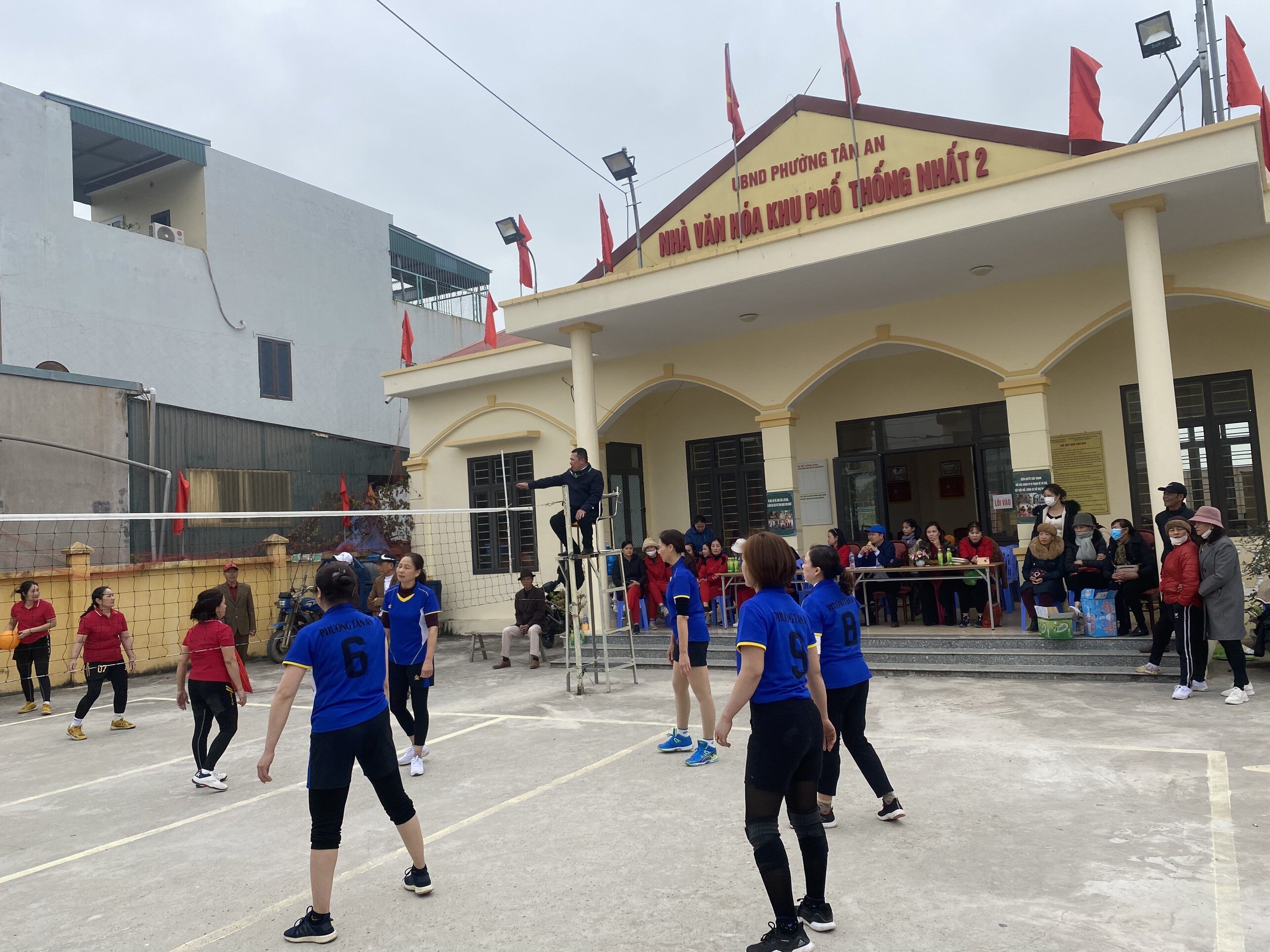 To&agrave;n thị x&atilde; Quảng Y&ecirc;n hiện c&oacute; gần 6.500 ha đầm nu&ocirc;i trồng thủy sản, 2.630 t&agrave;u c&aacute;, trong đ&oacute; c&oacute; 90 t&agrave;u c&aacute; d&agrave;i tr&ecirc;n 15m khai th&aacute;c xa bờ, t&agrave;u c&aacute; của c&aacute;c ngư d&acirc;n tr&ecirc;n thị x&atilde; Quảng Y&ecirc;n hoạt động rộng khắp tr&ecirc;n c&aacute;c ngư trường thuộc v&ugrave;ng biển c&aacute;c tỉnh bạn.