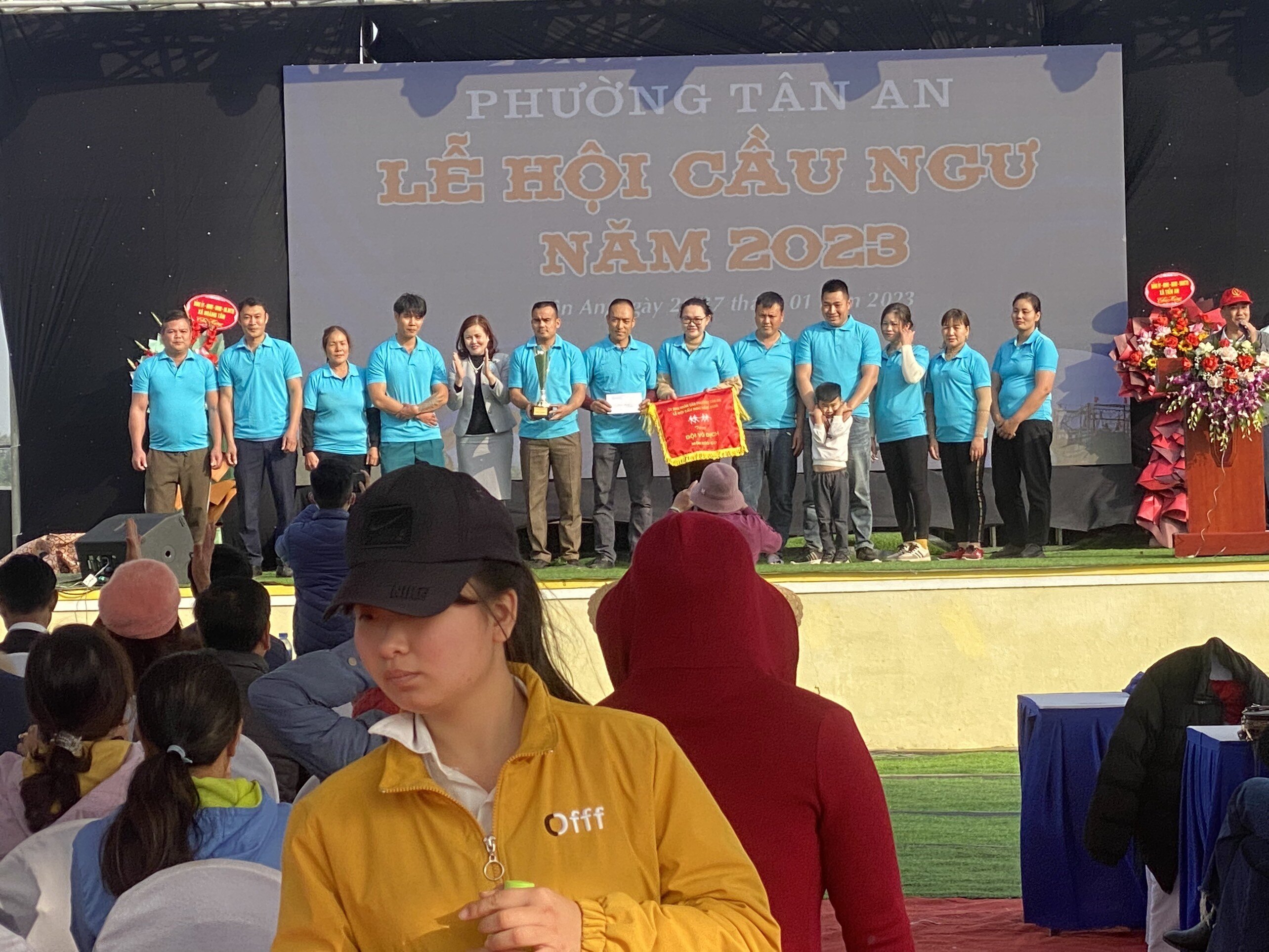 &Ocirc;ng Vũ Đ&igrave;nh Bẩy (59 tuổi, ở Thống nhất 3, phường T&acirc;n An) c&oacute; th&acirc;m ni&ecirc;n 4 đời l&agrave;m nghề đ&aacute;nh bắt c&aacute; cho biết: &ldquo;Lễ hội Cầu Ngư đ&atilde; khơi dậy truyền thống, phong tục tập qu&aacute;n truyền thống của địa phương v&agrave; những n&eacute;t ri&ecirc;ng của nghề khai th&aacute;c, đ&aacute;nh bắt thủy hải sản tr&ecirc;n địa b&agrave;n. Những ng&agrave;y lễ hội, con ch&aacute;u ch&uacute;ng t&ocirc;i từ khắp mọi miền đất nước cũng t&igrave;m về qu&ecirc; hương vui xu&acirc;n, tham gia lễ hội&rdquo;.