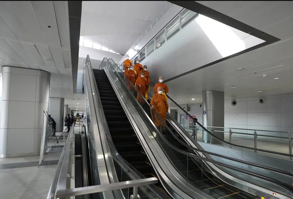 Hoạt động x&acirc;y dựng nh&agrave; ga mới tr&ugrave;ng hợp với nhiều dự &aacute;n quan trọng mở rộng hệ thống đường sắt tại Th&aacute;i Lan v&agrave; c&aacute;c nước kh&aacute;c ở Đ&ocirc;ng Nam &Aacute;, chủ yếu được th&uacute;c đẩy qua S&aacute;ng kiến hạ tầng V&agrave;nh đai, Con đường của Trung Quốc v&agrave; c&ocirc;ng nghệ đường sắt tốc độ cao của nước n&agrave;y.