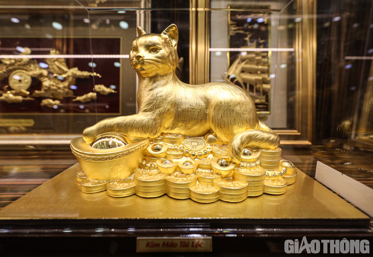 Ngo&agrave;i bức tượng khủng tr&ecirc;n, đơn vị n&agrave;y c&ograve;n cho ra mắt nhiều sản phẩm được lấy cảm hứng từ linh vật của năm mới Qu&yacute; M&atilde;o.