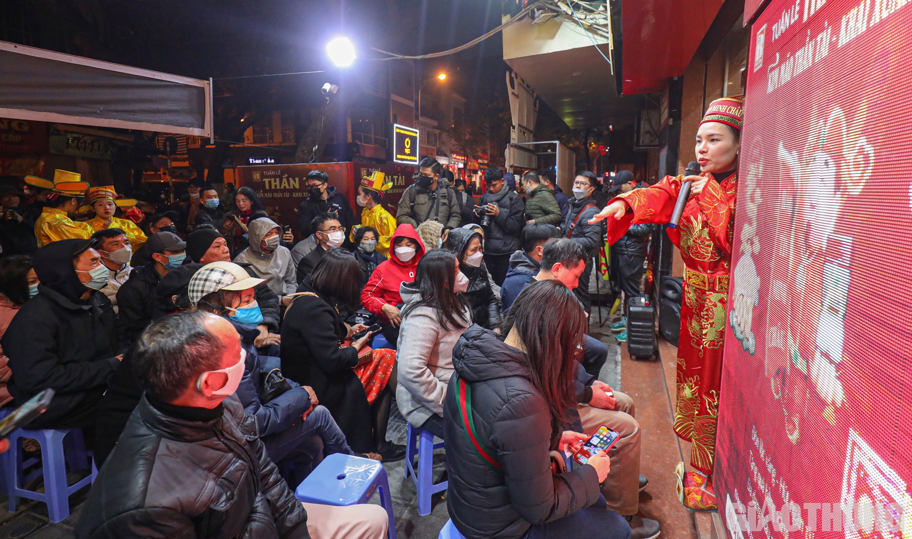 Năm nay, h&igrave;nh ảnh những tấm v&aacute;ch ngăn để ph&ograve;ng dịch Covid-19 đ&atilde; kh&ocirc;ng c&ograve;n xuất hiện.