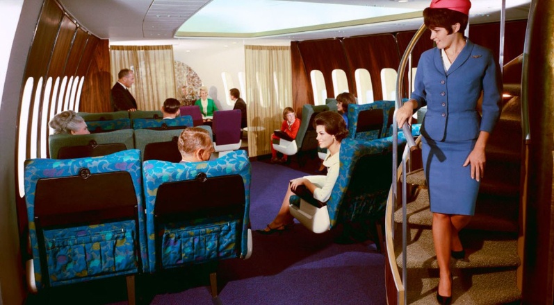 Trong giai đoạn 1970 - 1990, với sự ph&aacute;t triển của d&ograve;ng m&aacute;y bay 747, c&aacute;c h&atilde;ng h&agrave;ng kh&ocirc;ng dễ d&agrave;ng mở c&aacute;c tuyến bay thẳng giữa c&aacute;c th&agrave;nh phố lớn chưa từng được kết nối trước đ&oacute;, mang đến cơ hội cho h&agrave;nh kh&aacute;ch du ngoạn thế giới nhiều hơn. 
K&iacute;ch thước của 747 cho ph&eacute;p m&aacute;y bay n&agrave;y lấp đầy c&aacute;c ghế ở ph&iacute;a sau với gi&aacute; v&eacute; rẻ hơn. 
	Boeing 747 từng l&agrave; lựa chọn của những người gi&agrave;u c&oacute; v&agrave; thậm ch&iacute; ho&agrave;ng tộc v&agrave; từng xuất hiện trong nhiều bộ phim "bom tấn" của Hollywood. D&ograve;ng m&aacute;y bay n&agrave;y cũng l&agrave; nguy&ecirc;n mẫu của c&aacute;c m&aacute;y bay Air Force One (chuy&ecirc;n cơ của tổng thống Mỹ) kể từ năm 1990.