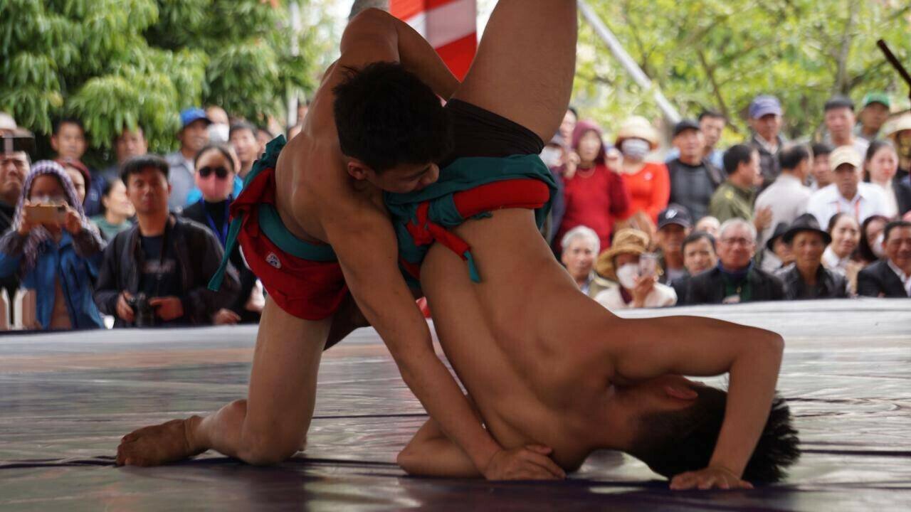 64 đ&ocirc; vật (47 nam, 17 nữ) đến từ 13 đo&agrave;n trong cả nước dự, thi đấu tranh t&agrave;i ở 8 hạng c&acirc;n. Trong đ&oacute;, c&oacute; 6 hạng c&acirc;n d&agrave;nh cho nam v&agrave; 2 hạng c&acirc;n d&agrave;nh cho nữ. Nhiều vận động vi&ecirc;n chuy&ecirc;n nghiệp ở c&aacute;c tỉnh th&agrave;nh tham gia thi đấu, tranh t&agrave;i.