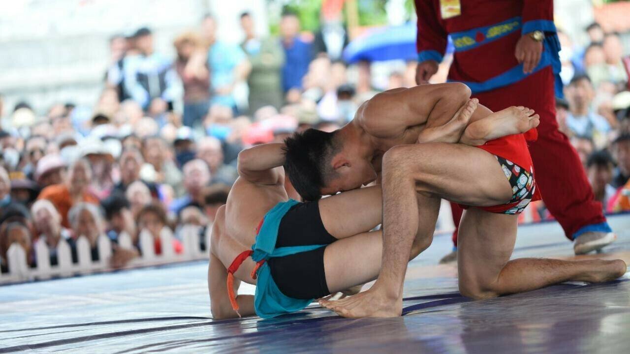 Vận động vi&ecirc;n v&ocirc; địch hạng c&acirc;n sẽ nhận phần thưởng trị gi&aacute; 5 triệu đồng, giải nh&igrave; 3 triệu v&agrave; giải 3 l&agrave; 2 triệu đồng.