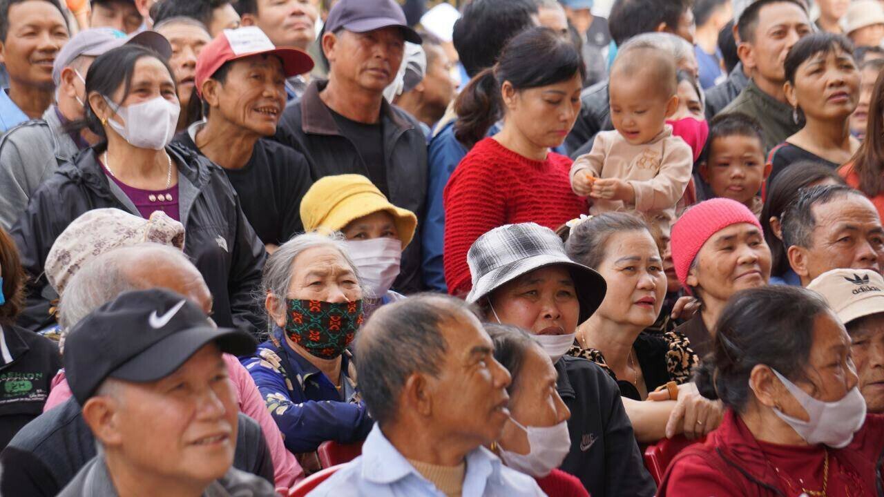 Hội thi Vật d&acirc;n tộc đ&atilde; thu h&uacute;t đ&ocirc;ng đảo kh&aacute;n giả địa phương v&agrave; c&aacute;c nơi kh&aacute;c tới xem v&agrave; cổ vũ nhiệt t&igrave;nh cho c&aacute;c đ&ocirc; vật.