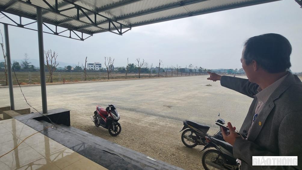 Lo lắng hiện tại của nh&agrave; đầu tư l&agrave; c&ograve;n vướng hơn 3.000 m2 đất n&ocirc;ng nghiệp của người d&acirc;n, đ&atilde; nhiều năm nhưng chưa GPMB được.