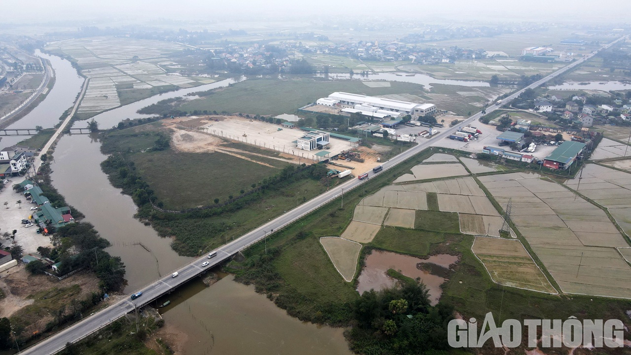 Việc đưa v&agrave;o hoạt động bến xe Nam Vinh g&oacute;p phần ho&agrave;n thiện hệ thống hạ tầng giao th&ocirc;ng; đảm bảo quy hoạch mạng lưới vận tải m&agrave; UBND tỉnh Nghệ An đ&atilde; x&acirc;y dựng.