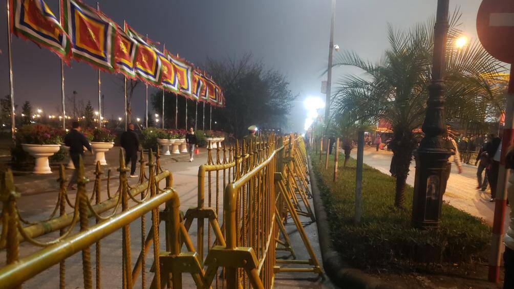 Theo th&ocirc;ng tin từ Ban tổ chức, lễ khai ấn, ph&aacute;t ấn đền Trần Nam Định năm 2023 diễn ra từ đ&ecirc;m 14, rạng s&aacute;ng 15 th&aacute;ng gi&ecirc;ng, đ&uacute;ng v&agrave;o dịp nghỉ cuối tuần, do đ&oacute; dự kiến thu h&uacute;t h&agrave;ng vạn du kh&aacute;ch thập phương tham dự.