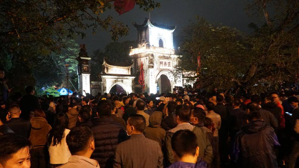 Ấn đền Trần sẽ được ph&aacute;t cho nh&acirc;n d&acirc;n v&agrave; du kh&aacute;ch thập phương v&agrave;o 5h ng&agrave;y 5/2.