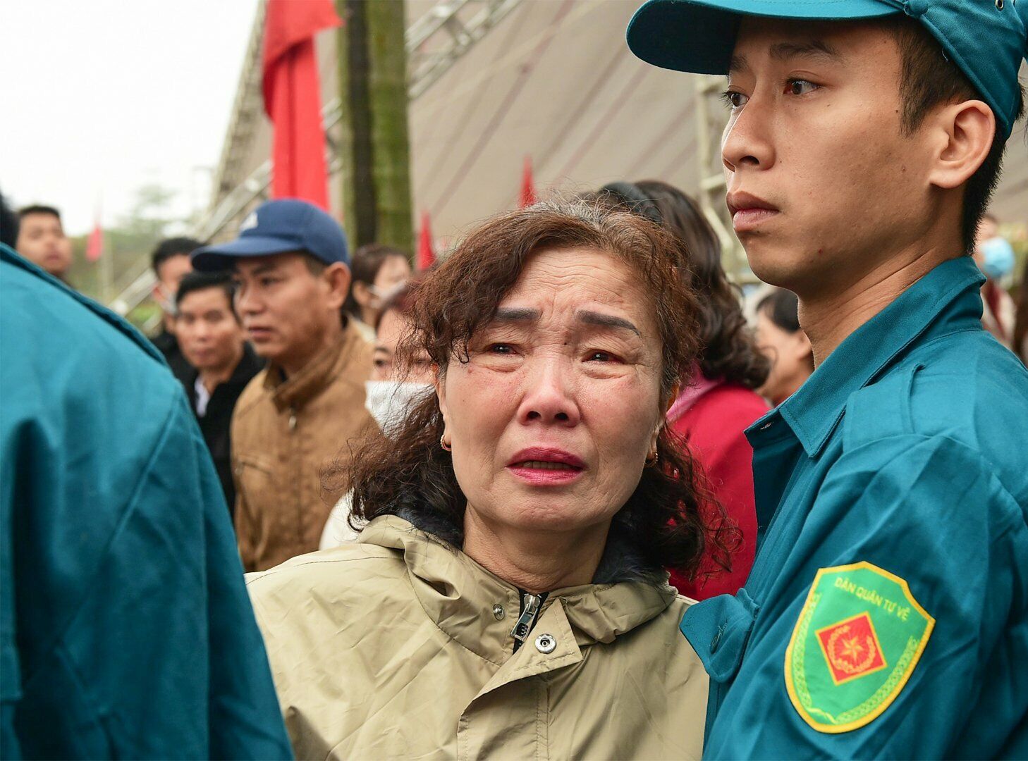 Nhiều người th&acirc;n của c&aacute;c t&acirc;n binh đ&atilde; x&uacute;c động, kh&ocirc;ng cầm được nước mắt.