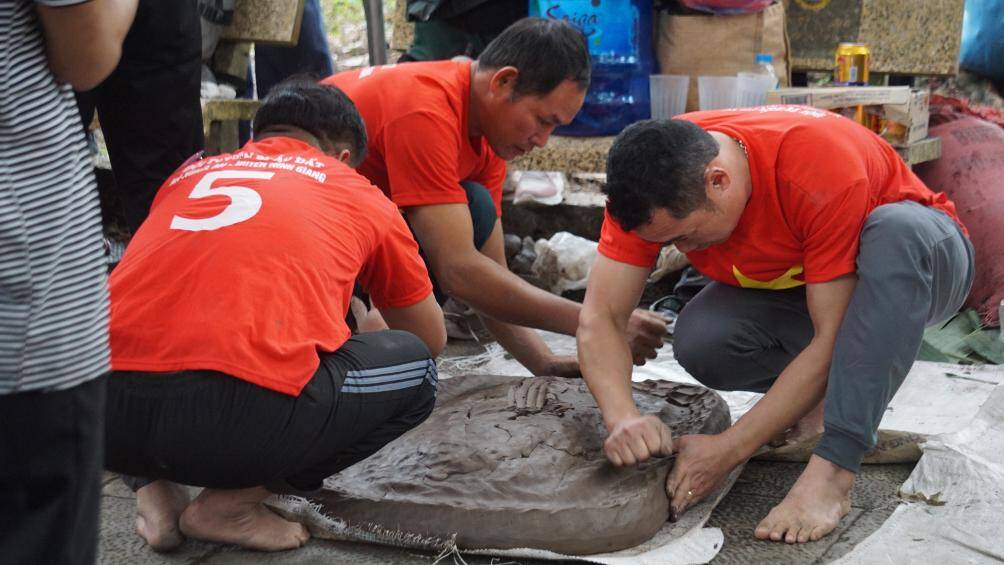 Trong khu&ocirc;n vi&ecirc;n của khu di t&iacute;ch, li&ecirc;n hoan ph&aacute;o đất tỉnh Hải Dương lần thứ X cũng được tổ chức. Cuộc thi n&agrave;y cũng thu h&uacute;t rất nhiều địa phương của tỉnh Hải Dương tham gia tranh t&agrave;i với sự cổ vũ nhiệt t&igrave;nh của c&aacute;c kh&aacute;n giả.