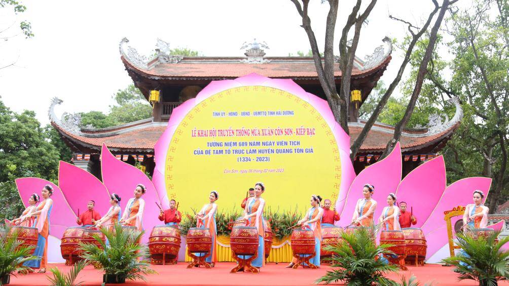 S&aacute;ng 6/2 (tức ng&agrave;y 16 th&aacute;ng gi&ecirc;ng &acirc;m lịch), tỉnh Hải Dương tổ chức lễ hội truyền thống m&ugrave;a xu&acirc;n C&ocirc;n Sơn - Kiếp Bạc năm 2023 v&agrave; Lễ tưởng niệm 689 năm ng&agrave;y vi&ecirc;n tịch của Đệ Tam tổ Tr&uacute;c L&acirc;m Huyền Quang t&ocirc;n giả.