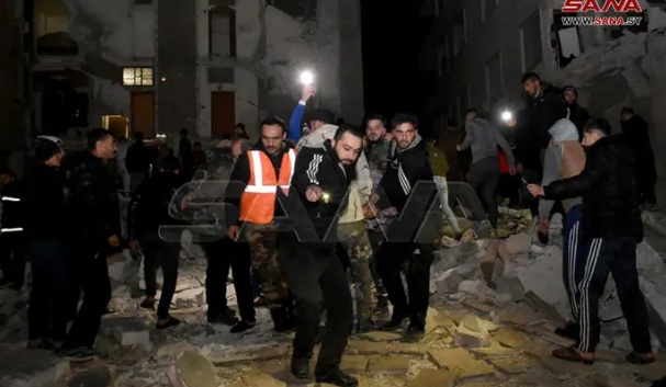 B&ecirc;n cạnh đ&oacute;, một số địa điểm ở nước l&aacute;ng giềng Syria cũng chịu ảnh hưởng. Theo thống k&ecirc; tới s&aacute;ng 6/2, đ&atilde; c&oacute; &iacute;t nhất 42 người tại khu vực ph&iacute;a Bắc Syria thiệt mạng, 200 người bị thương v&igrave; động đất.