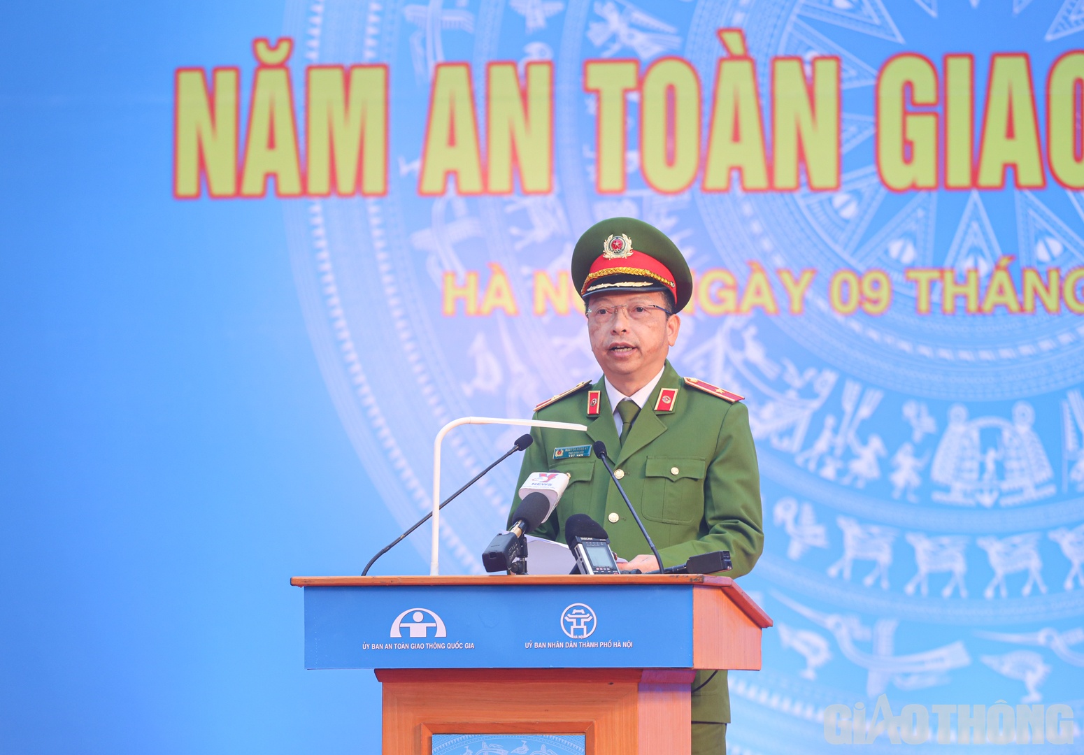 Thiếu tướng Nguyễn Hồng Ky, Ph&oacute; gi&aacute;m đốc CATP H&agrave; Nội ph&aacute;t biểu tại buổi lễ.