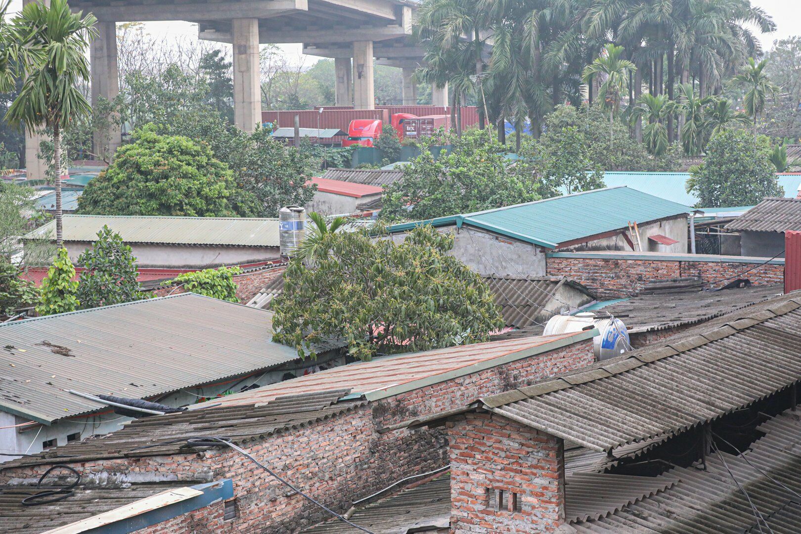 Kh&ocirc;ng &iacute;t c&ocirc;ng tr&igrave;nh ở đ&acirc;y đ&atilde; được x&acirc;y dựng ki&ecirc;n cố bằng gạch vữa.