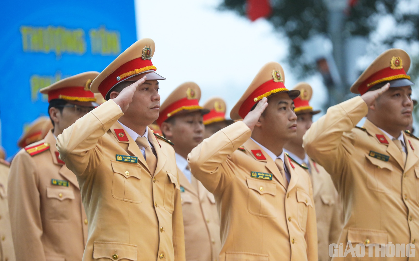 Lễ ra qu&acirc;n Năm An to&agrave;n giao th&ocirc;ng 2023 được tổ chức để tiếp tục khẳng định quyết t&acirc;m v&agrave; cam kết mạnh mẽ của cả hệ thống ch&iacute;nh trị v&agrave; sự đồng l&ograve;ng của nh&acirc;n d&acirc;n, thực hiện cho được những mục ti&ecirc;u, nhiệm vụ đ&atilde; đề ra trong Kế hoạch Năm ATGT 2023.