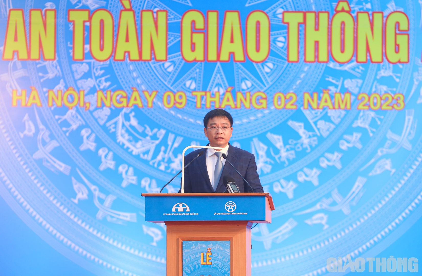 Thay mặt Ph&oacute; Thủ tướng Ch&iacute;nh phủ, Chủ tịch Ủy ban An to&agrave;n giao th&ocirc;ng Quốc gia, Bộ trưởng Bộ GTVT, Ph&oacute; Chủ tịch Thường trực Ủy ban ATGT Quốc gia Nguyễn Văn Thắng đ&atilde; ph&aacute;t động Lễ ra qu&acirc;n năm An to&agrave;n giao th&ocirc;ng 2023 trong s&aacute;ng 9/2.