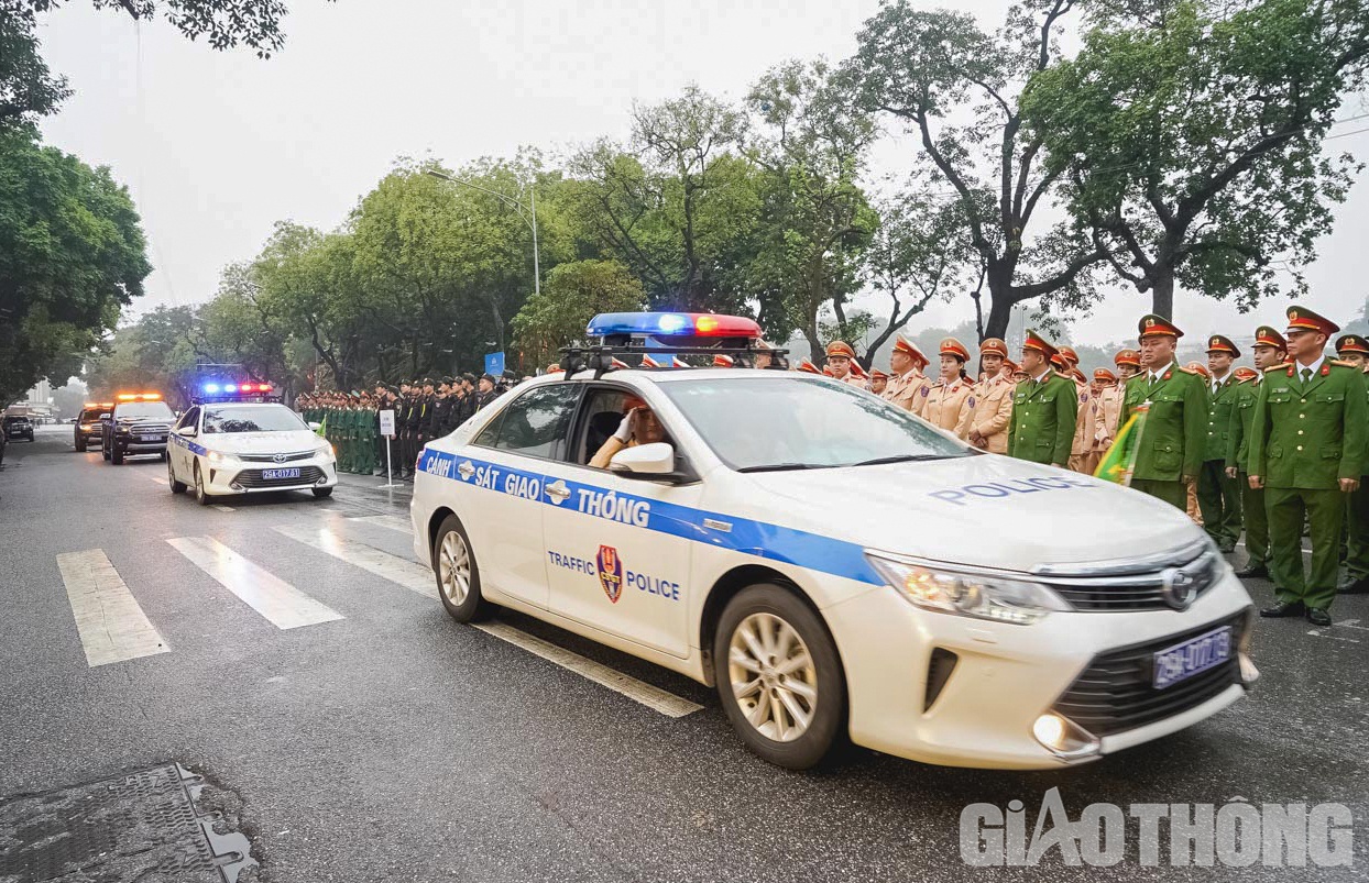 Năm 2023, dự b&aacute;o nhu cầu vận tải v&agrave; mức độ tham gia giao th&ocirc;ng của nh&acirc;n d&acirc;n tiếp tục tăng cao, đặt ra nhiều th&aacute;ch thức phức tạp hơn, đ&ograve;i hỏi sự tập trung v&agrave; nỗ lực lớn hơn trong c&ocirc;ng t&aacute;c bảo đảm TTATGT.