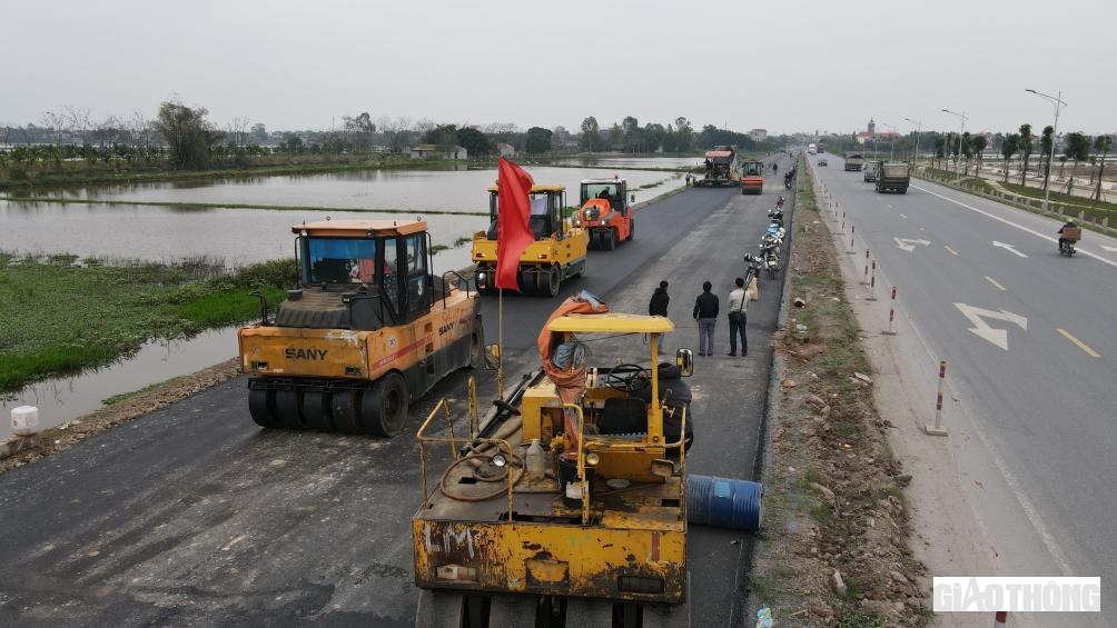 Ngay những ng&agrave;y đầu ti&ecirc;n của năm mới Qu&yacute; M&atilde;o 2023, h&agrave;ng trăm c&aacute;c kỹ sư c&ocirc;ng nh&acirc;n thi c&ocirc;ng dự &aacute;n đường nối 2 cao tốc H&agrave; Nội - Hải Ph&ograve;ng với Ph&aacute;p V&acirc;n - Cầu Giẽ (qua địa b&agrave;n 2 tỉnh Hưng Y&ecirc;n v&agrave; H&agrave; Nam) đ&atilde; khẩn trương bắt tay ngay v&agrave;o c&ocirc;ng việc