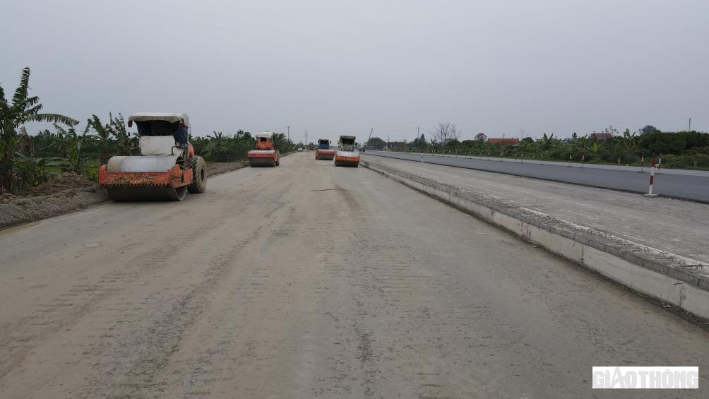 H&igrave;nh h&agrave;i tuyến đường nối 2 cao tốc từng bước hiển hiện.