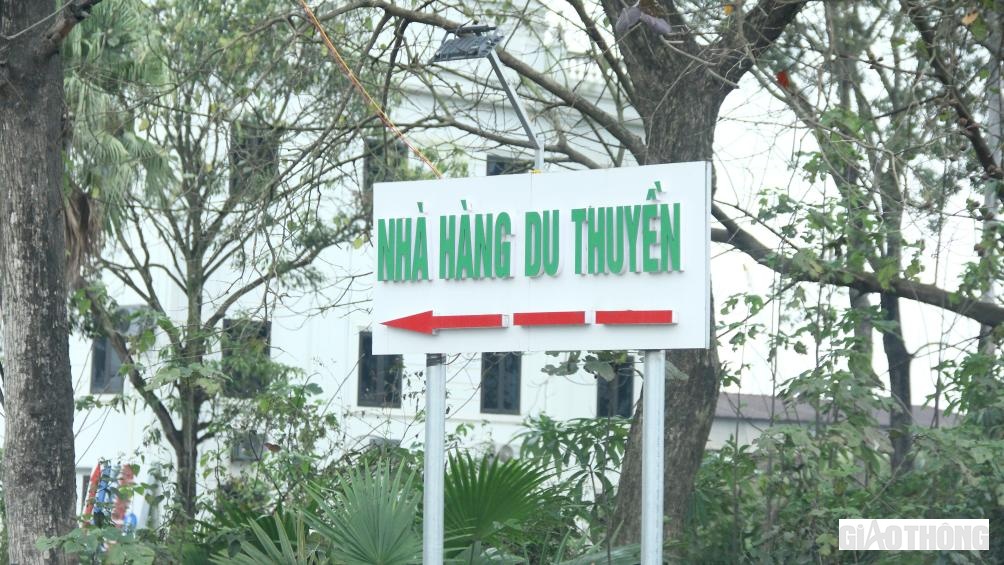 Đối chiếu theo quy định điểm a khoản 1 Điều 13 Luật Giao thông đường thuỷ nội địa thì vùng nước cảng được giới hạn để thiết lập vùng nước trước cầu cảng, vùng quay trở, khu neo đậu, khu chuyển tải, khu hạ tải, khu tránh bão.