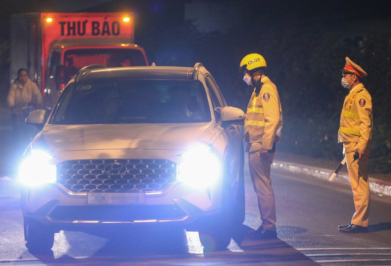 "Trước đ&acirc;y nhiều trường hợp vi phạm nồng độ cồn ở mức cao, thậm ch&iacute; vượt nhiều so với khung xử phạt cao nhất của Nghị định 100/2019/NĐ-CP. Nhưng thời gian gần đ&acirc;y kh&ocirc;ng chỉ tỷ lệ người vi phạm nồng độ cồn giảm s&acirc;u m&agrave; số người vi phạm ở mức cao cũng giảm r&otilde; rệt", Đại &uacute;y T&agrave;i n&oacute;i.