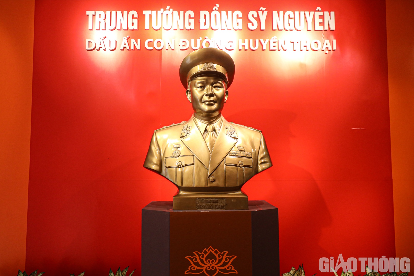 Nh&acirc;n kỷ niệm 100 năm ng&agrave;y sinh Trung tướng Đồng Sỹ Nguy&ecirc;n (1/3/1923 - 1/3/2023), Bảo t&agrave;ng Lịch sử Qu&acirc;n sự Việt Nam phối hợp với Hội Truyền thống Trường Sơn - Đường Hồ Ch&iacute; Minh v&agrave; gia đ&igrave;nh Trung tướng Đồng Sỹ Nguy&ecirc;n tổ chức triển l&atilde;m &ldquo;Trung tướng Đồng Sỹ Nguy&ecirc;n - Dấu ấn con đường huyền thoại&rdquo;.