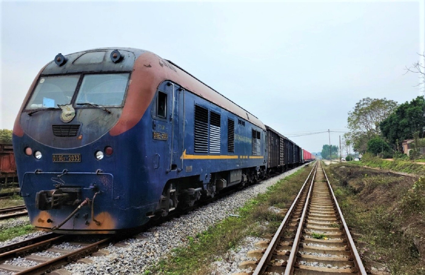 Chuyến t&agrave;u li&ecirc;n vận quốc tế đầu ti&ecirc;n khởi h&agrave;nh tại ga K&eacute;p đi ga Đồng Đăng để chờ l&agrave;m thủ tục th&ocirc;ng quan.