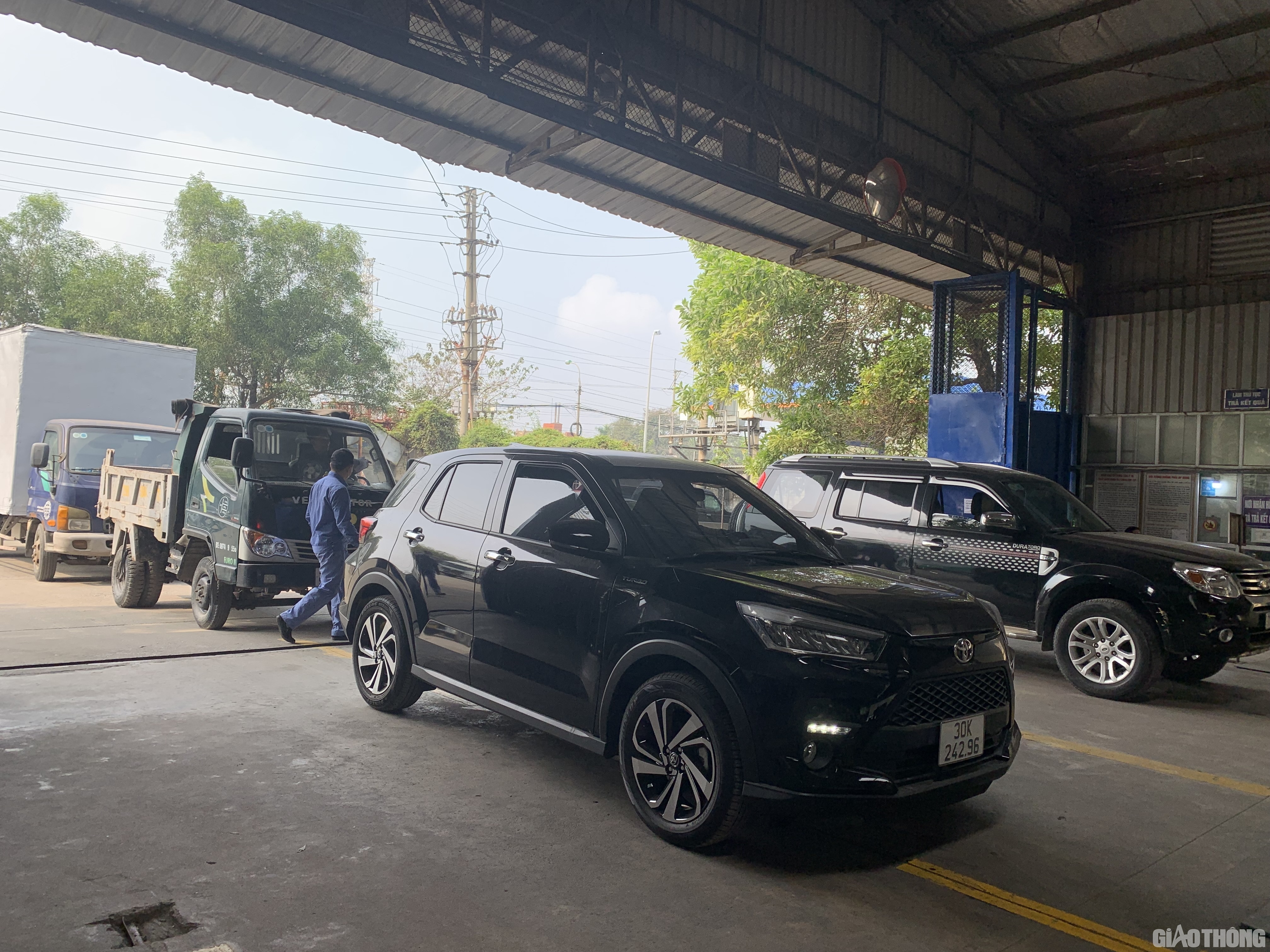 Đ&acirc;y l&agrave; 1 trong 2 đơn vị đăng kiểm được Cục Đăng kiểm VN mở cửa hoạt động trở lại từ ng&agrave;y 15/2 sau khi bị tạm dừng hoạt động để phục vụ c&ocirc;ng t&aacute;c điều tra