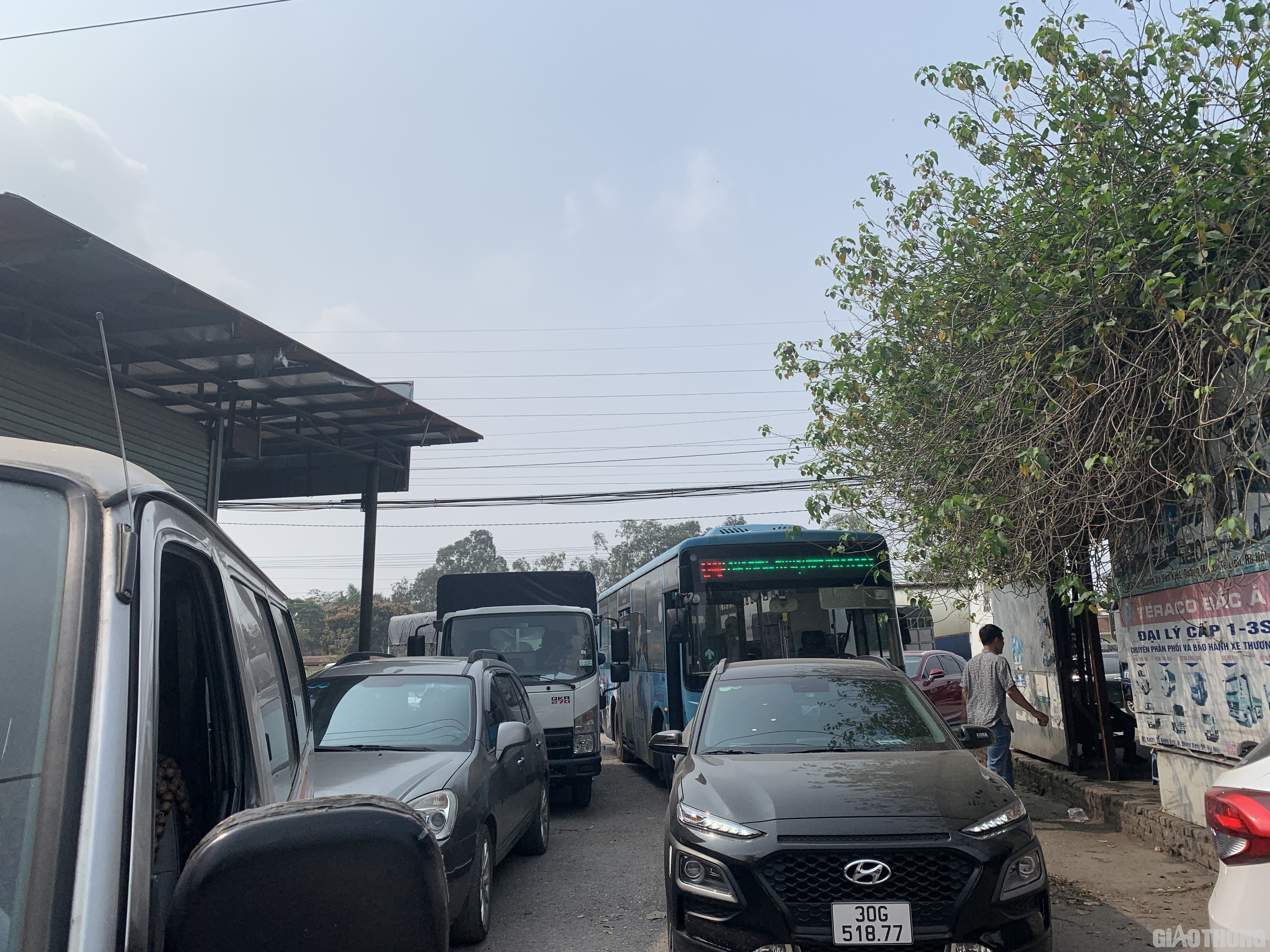 Theo &ocirc;ng Nam, chưa bao giờ đi kiểm định &ocirc; t&ocirc;, &ocirc;ng phải để tiền trong xe để &ldquo;b&ocirc;i trơn&rdquo; nhưng c&aacute;c đăng kiểm vi&ecirc;n cũng kh&ocirc;ng bao giờ đ&ograve;i hỏi v&agrave; việc kiểm định xe cũng diễn ra nhanh ch&oacute;ng, kh&ocirc;ng gặp kh&oacute; khăn g&igrave;