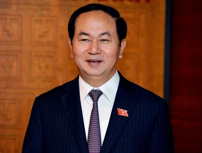 &Ocirc;ng Trần Đại Quang (1956 - 2018) từng giữ c&aacute;c chức vụ: Thượng tướng, Bộ trưởng Bộ C&ocirc;ng an. Năm 2012, &ocirc;ng được thăng h&agrave;m Đại tướng. V&agrave;o ng&agrave;y 2/4/2016, tại Kỳ họp thứ 11, Quốc hội kh&oacute;a XIII, &ocirc;ng được bầu l&agrave;m Chủ tịch nước Cộng h&ograve;a x&atilde; hội chủ nghĩa Việt Nam. Ng&agrave;y 21/9/2018, Chủ tịch nước Trần Đại Quang qua đời tại Bệnh viện Trung ương qu&acirc;n đội 108.