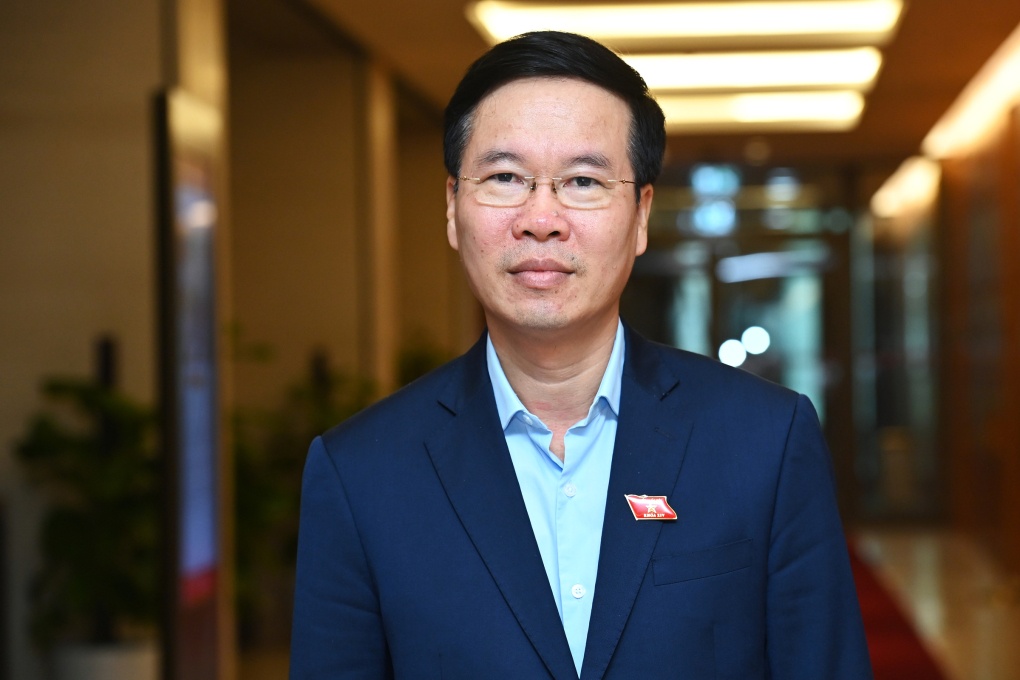 &Ocirc;ng V&otilde; Văn Thưởng (sinh năm 1970). S&aacute;ng 2/3/2023, tại kỳ họp bất thường lần thứ tư, Quốc hội kh&oacute;a XV đ&atilde; bầu &ocirc;ng V&otilde; Văn Thưởng l&agrave;m Chủ tịch nước Cộng h&ograve;a x&atilde; hội chủ nghĩa Việt Nam. &Ocirc;ng V&otilde; Văn Thưởng l&agrave; Chủ tịch nước thứ 12 kể từ năm 1945 đến nay, &ocirc;ng cũng l&agrave; người trẻ tuổi nhất đảm nhiệm chức vụ n&agrave;y.