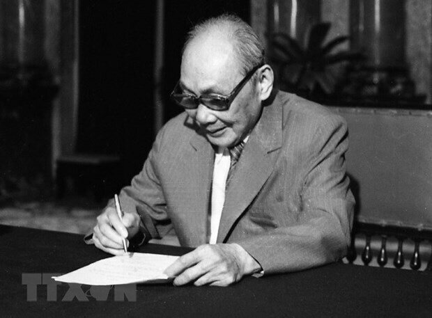 &Ocirc;ng V&otilde; Ch&iacute; C&ocirc;ng (1912 - 2011) từng giữ c&aacute;c chức vụ quan trọng trong hệ thống ch&iacute;nh trị của Việt Nam như B&iacute; thư Tỉnh ủy Quảng Nam, Đ&agrave; Nẵng, Ph&oacute; Thủ tướng, Bộ trưởng N&ocirc;ng nghiệp. &Ocirc;ng V&otilde; Ch&iacute; C&ocirc;ng giữ chức vụ Chủ tịch Hội đồng Nh&agrave; nước, Hội đồng Quốc ph&ograve;ng nhiệm kỳ 1987 - 1992.