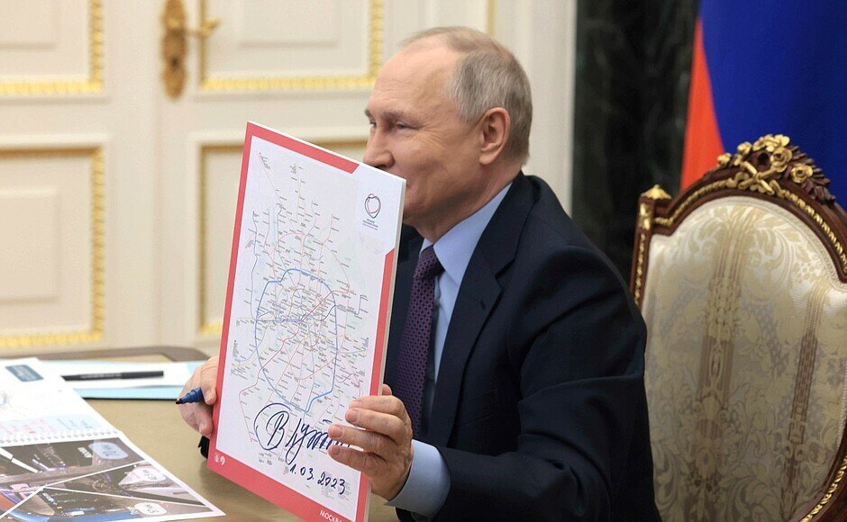 &Ocirc;ng Putin nhấn mạnh đ&acirc;y l&agrave; v&agrave;nh đai t&agrave;u điện ngầm lớn nhất tr&ecirc;n thế giới, đ&aacute;nh dấu kết quả l&agrave;m việc, nỗ lực to lớn của th&agrave;nh phố v&agrave; Ch&iacute;nh quyền Moscow.