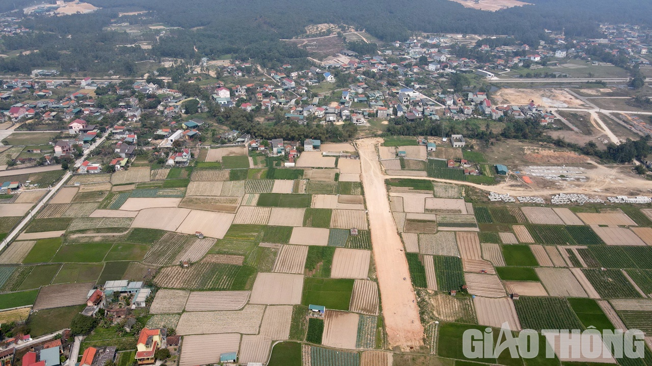 Do thủ tục ph&ecirc; duyệt, x&acirc;y dựng c&aacute;c khu t&aacute;i định cư li&ecirc;n quan đến nhiều ng&agrave;nh, nhiều bước n&ecirc;n việc n&agrave;y dự kiến sẽ phải k&eacute;o d&agrave;i tới th&aacute;ng 6/2023 n&ecirc;n c&oacute; thể ảnh hưởng đến tiến độ di dời nh&agrave; cửa cửa người d&acirc;n.