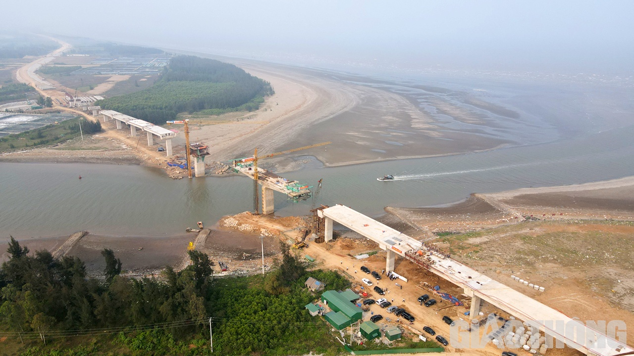 Dự &aacute;n Đường ven biển từ Nghi Sơn (Thanh H&oacute;a) đến Cửa L&ograve; (Nghệ An) đoạn Km7 - Km76 c&oacute; tổng mức đầu tư l&agrave; 4.651 tỷ đồng. Thời gian thi c&ocirc;ng theo hợp đồng l&agrave; 48 th&aacute;ng, bắt đầu từ th&aacute;ng 2/2022 v&agrave; kết th&uacute;c th&aacute;ng 2/2026.