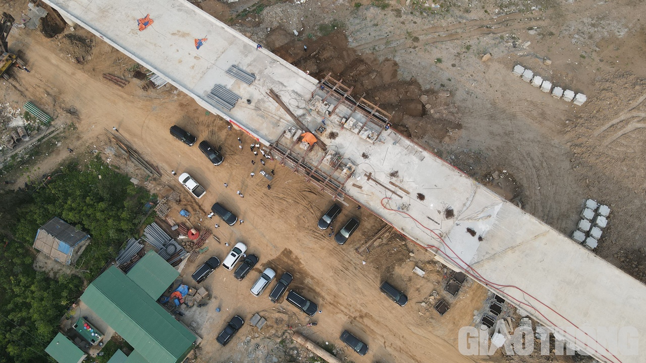 Đến nay c&aacute;c hạng mục thi c&ocirc;ng cầu đều đang vượt tiến độ đề ra từ 9% - 14%.