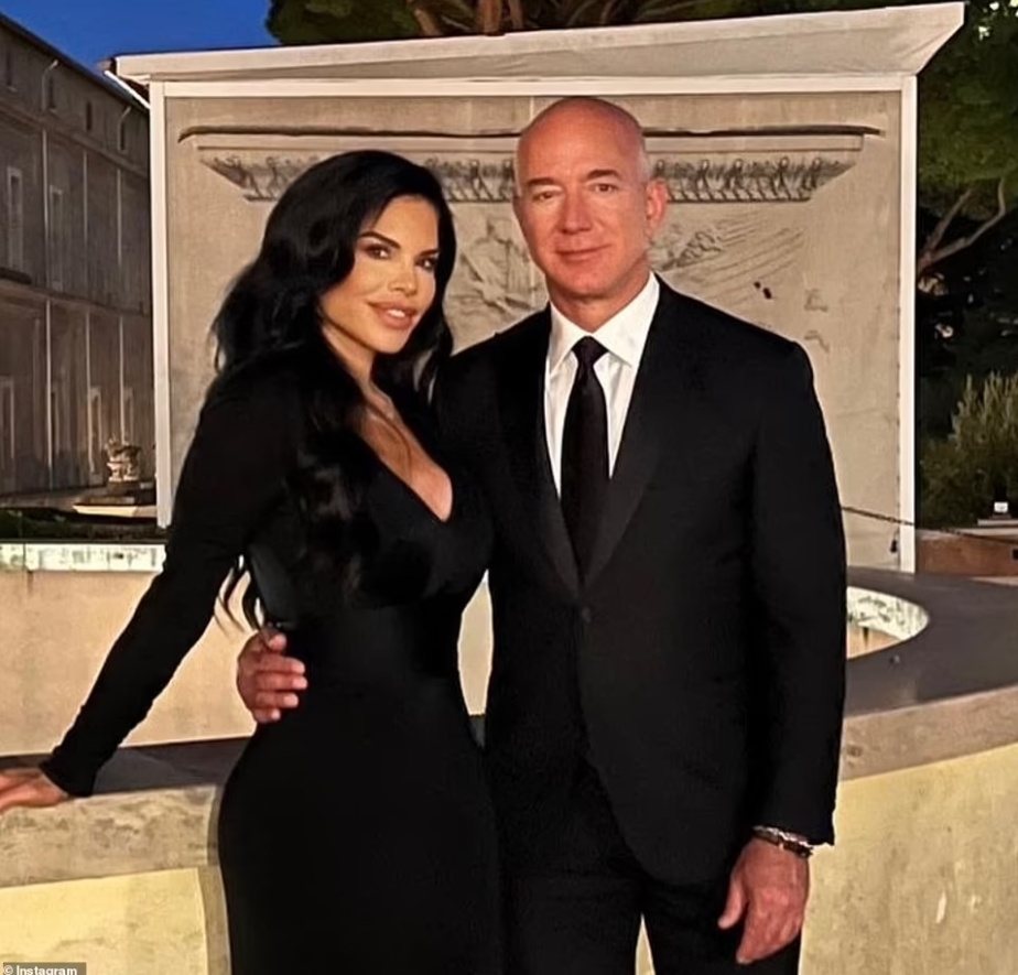 Du thuyền c&oacute; chi ph&iacute; vận h&agrave;nh l&ecirc;n tới 25 triệu USD mỗi năm v&agrave; sẽ sớm gia nhập bộ sưu tập si&ecirc;u du thuyền, trực thăng, m&aacute;y bay của &ocirc;ng Bezos v&agrave; bạn g&aacute;i Lauren Sanchez sau khi được b&agrave;n giao cho tỷ ph&uacute; Mỹ trong v&agrave;i th&aacute;ng tới. Ảnh - Instagram