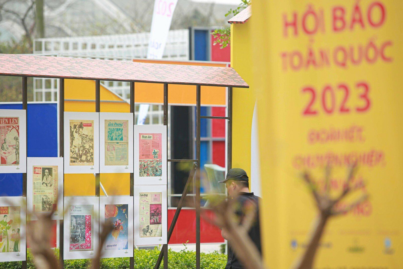 Chủ đề n&agrave;y được Ban Tổ chức lựa chọn theo tinh thần Nghị quyết Đại hội XI Hội Nh&agrave; b&aacute;o Việt Nam, trong bối cảnh b&aacute;o ch&iacute; đang phải đương đầu, nỗ lực vượt qua th&aacute;ch thức, chủ động đổi mới, s&aacute;ng tạo trong c&aacute;ch thức l&agrave;m b&aacute;o hiện đại, đồng thời gắn với lương t&acirc;m, tr&aacute;ch nhiệm, gắn với văn h&oacute;a, đạo đức của người l&agrave;m b&aacute;o.