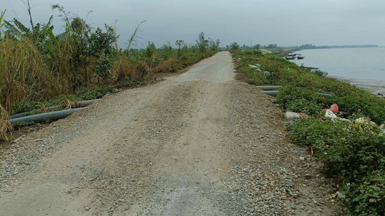 "Sau phản &aacute;nh của PV B&aacute;o Giao th&ocirc;ng, ch&uacute;ng t&ocirc;i sẽ giao c&aacute;n bộ chuy&ecirc;n m&ocirc;n phụ tr&aacute;ch lĩnh vực, Hạt Quản l&yacute; đ&ecirc; điều huyện Tiền Hải kiểm tra, x&aacute;c minh phản hồi đến B&aacute;o Giao th&ocirc;ng trong thời gian sớm nhất", &ocirc;ng Khương n&oacute;i.