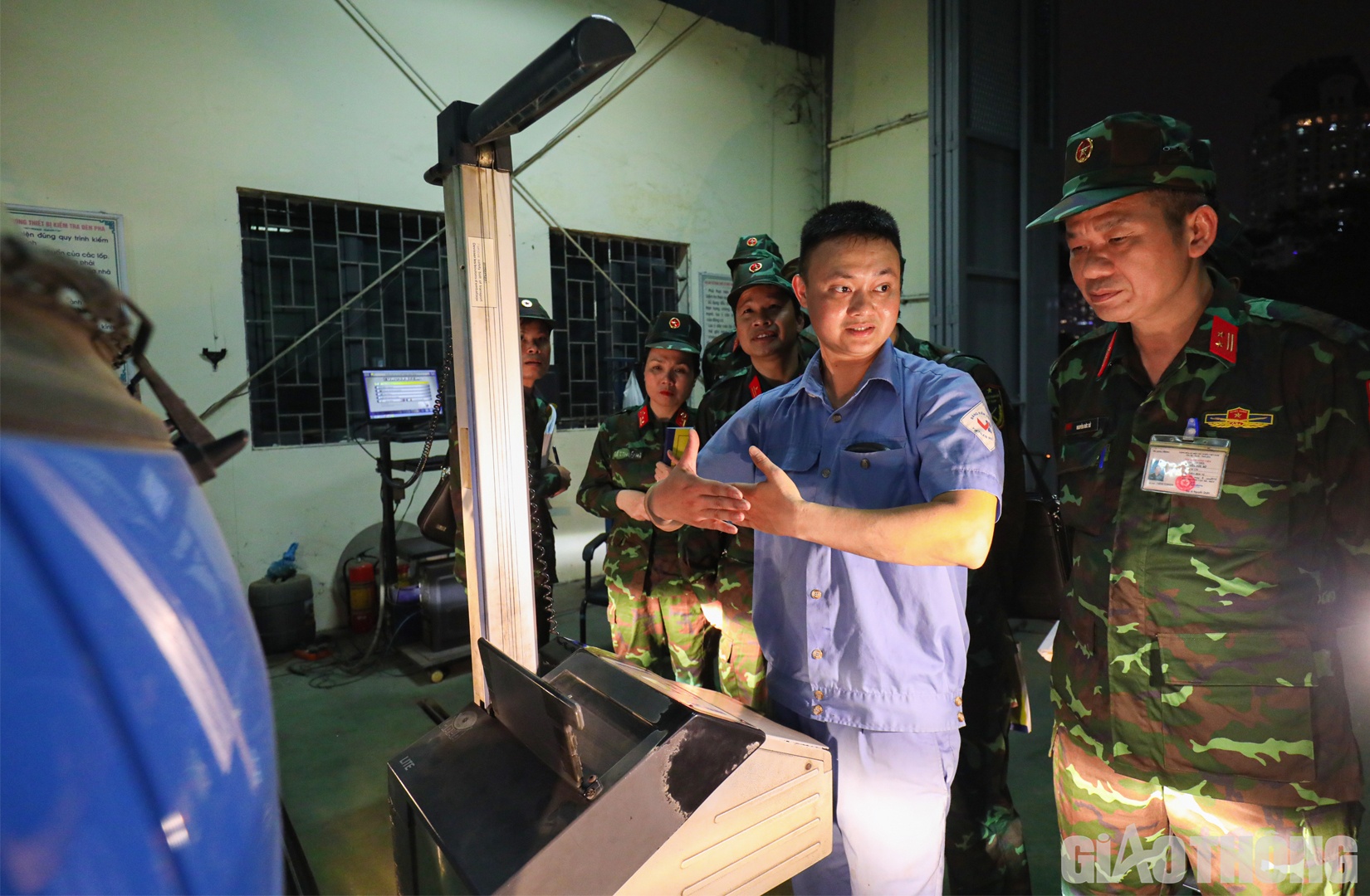 Sau tập huấn, dự kiến trong ng&agrave;y 20/3, c&aacute;c kiểm định vi&ecirc;n qu&acirc;n sự sẽ trực tiếp tham gia đăng kiểm xe cơ giới d&acirc;n sự tại c&aacute;c trung t&acirc;m đăng kiểm ở H&agrave; Nội v&agrave; TP.HCM