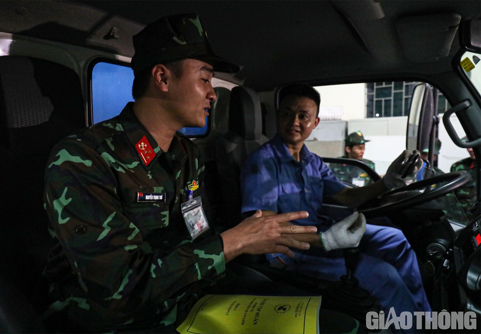 Theo kế hoạch, c&oacute; 40 kiểm định vi&ecirc;n qu&acirc;n sự được điều động hỗ trợ c&aacute;c trung t&acirc;m đăng kiểm trong đ&oacute; c&oacute; 30 kiểm định vi&ecirc;n ch&iacute;nh thức v&agrave; 10 kiểm định vi&ecirc;n dự bị