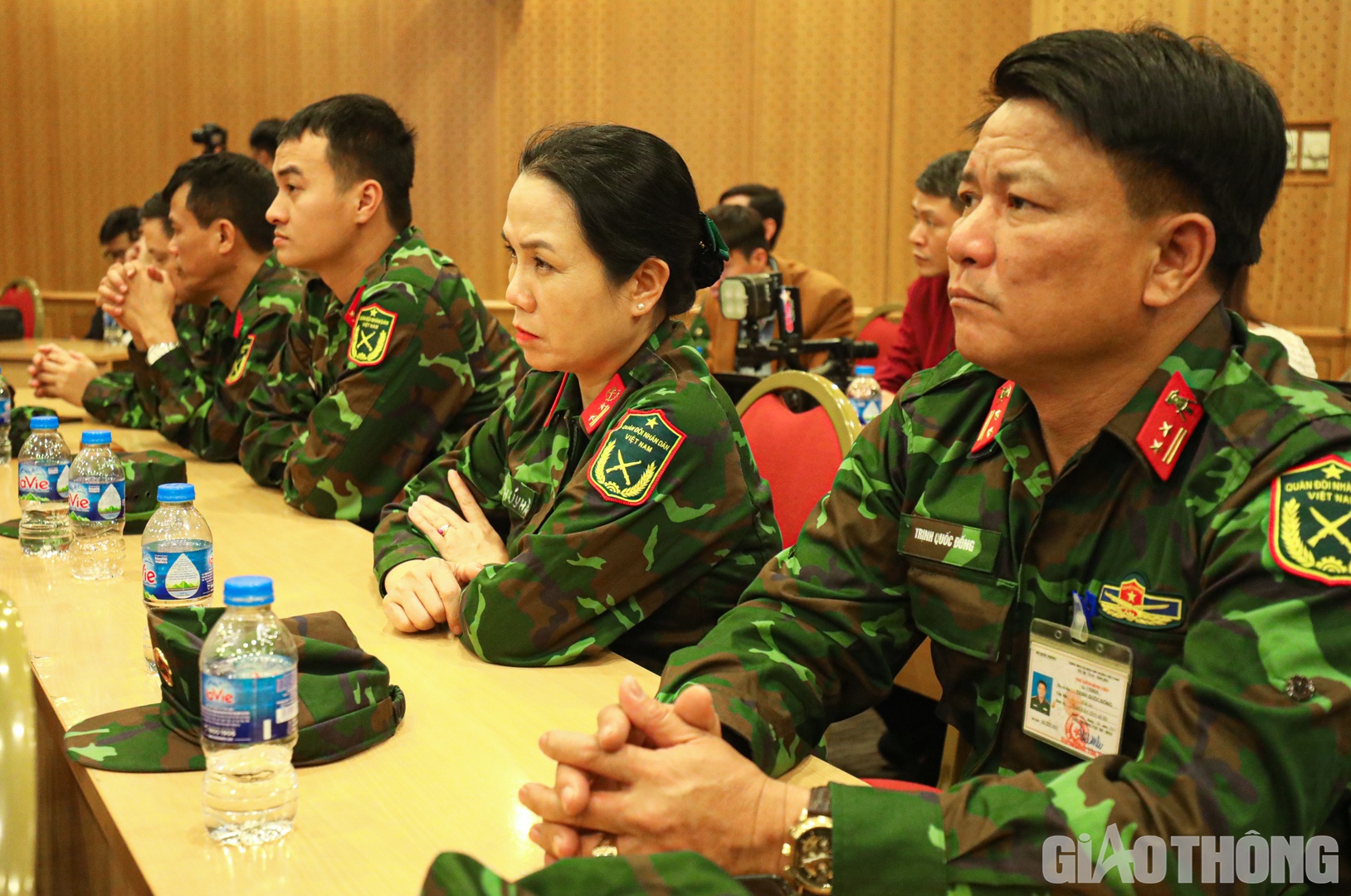 Theo &ocirc;ng Thắng, những ng&agrave;y qua, Cục Đăng kiểm VN v&agrave; Cục Xe &ndash; M&aacute;y đ&atilde; r&agrave; so&aacute;t, c&acirc;n nhắc v&agrave; ph&acirc;n c&ocirc;ng c&aacute;c kiểm định vi&ecirc;n qu&acirc;n sự về c&aacute;c trung t&acirc;m đăng kiểm ở H&agrave; Nội, TP.HCM