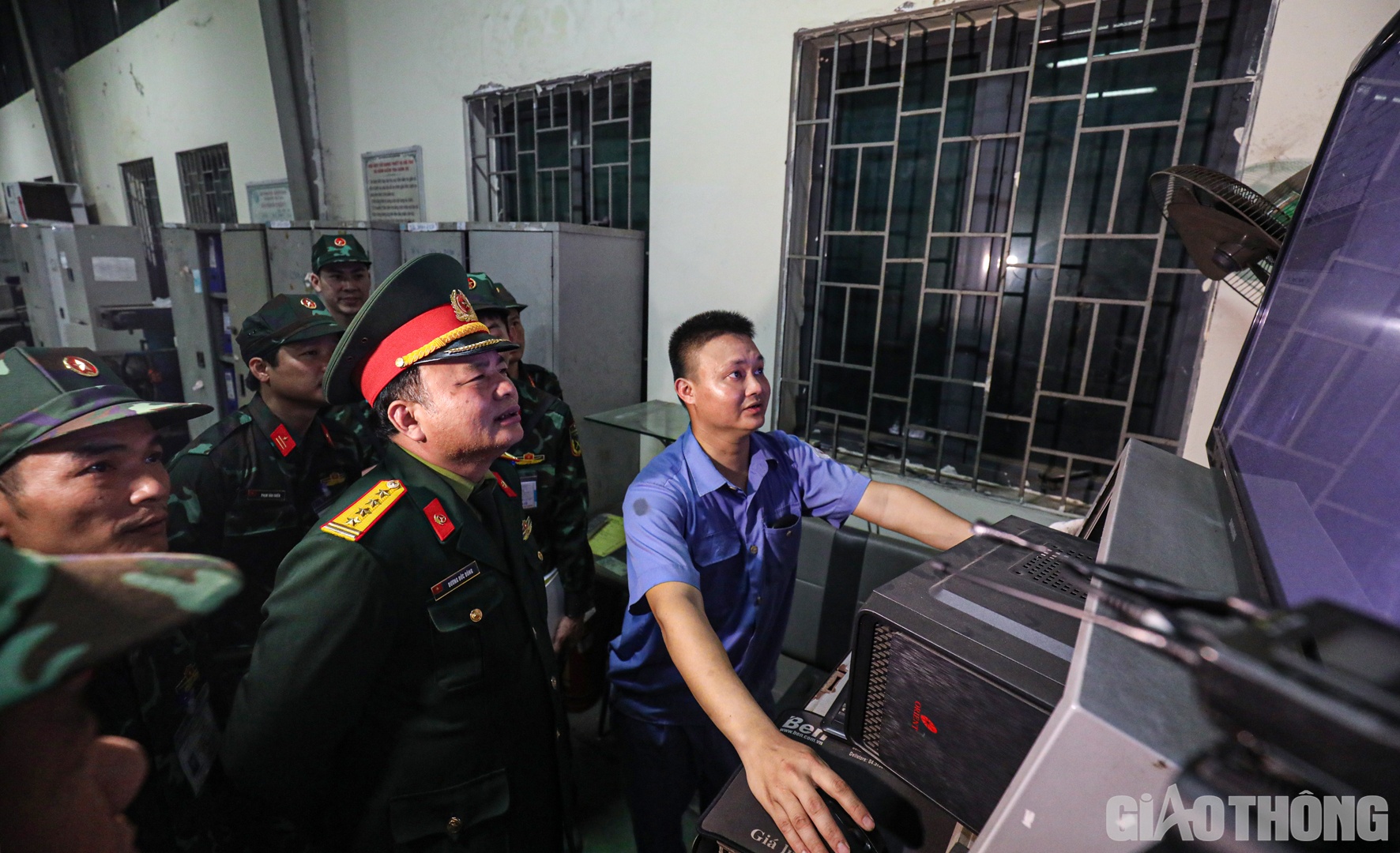 Tại TP.HCM c&oacute; 5 trung t&acirc;m đăng kiểm được tăng cường kiểm định vi&ecirc;n xe cơ giới qu&acirc;n sự gồm: 5006V, 5008D, 5012D, 6002S, 6003S với 11 kiểm định vi&ecirc;n