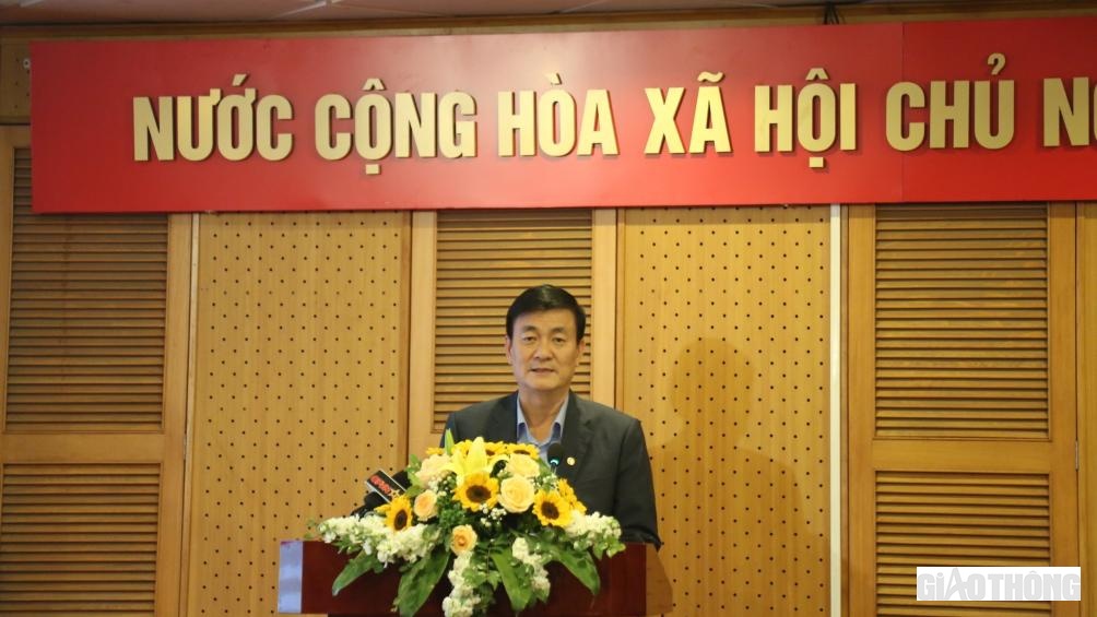 Về ph&iacute;a Cục Đăng kiểm VN, &ocirc;ng Nguyễn Chiến Thắng, Cục trưởng Cục Đăng kiểm VN b&agrave;y tỏ sự tr&acirc;n trọng cảm ơn đối với Bộ Quốc ph&ograve;ng, Tổng cục kỹ thuật, Cục Xe &ndash; M&aacute;y đ&atilde; hỗ trợ Cục Đăng kiểm VN, Bộ GTVT trong thời điểm hết sức kh&oacute; khăn hiện nay