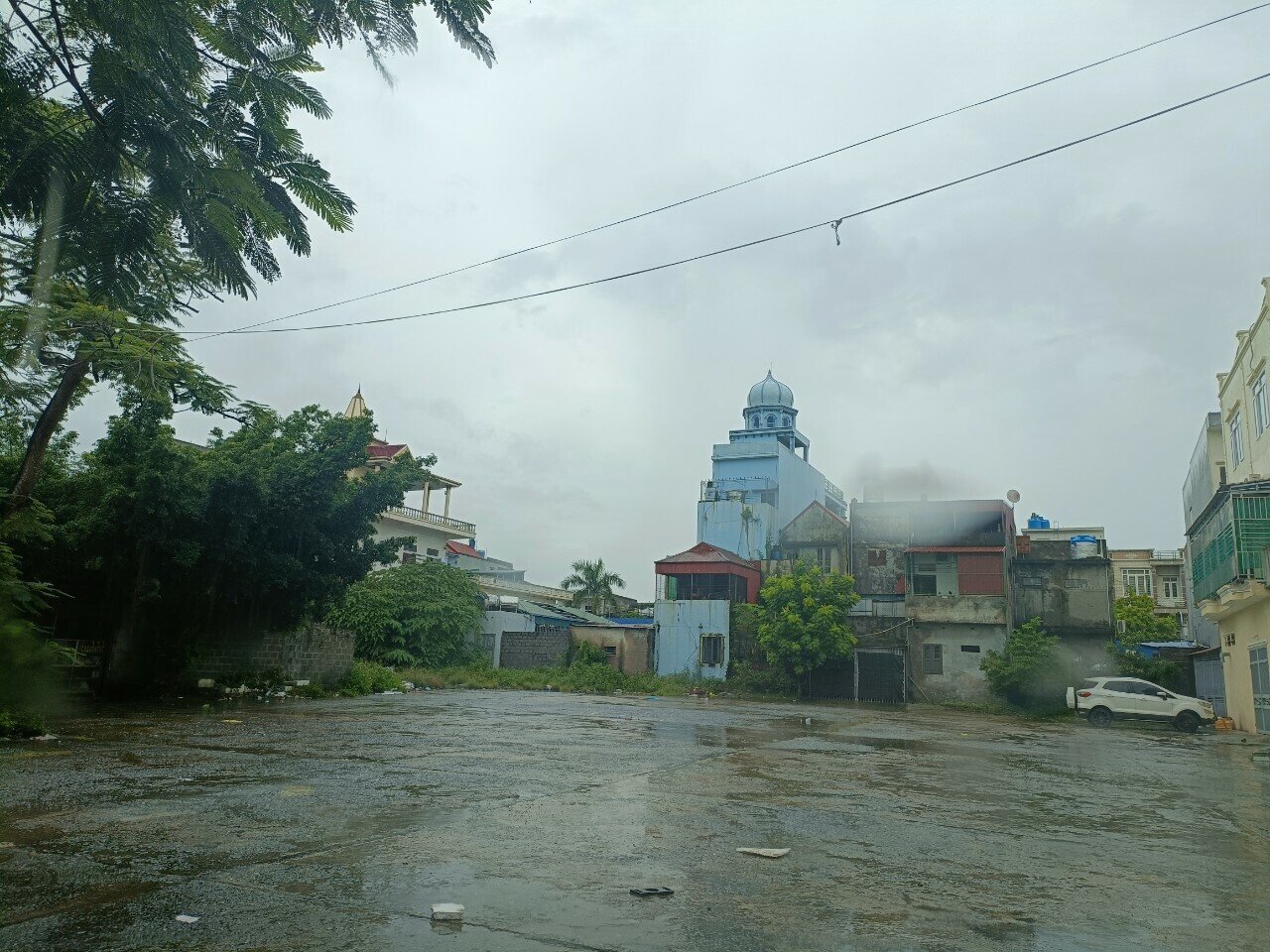 Trao đổi với PV B&aacute;o Giao th&ocirc;ng, &ocirc;ng Nguyễn Văn Thế, Chủ tịch UBND x&atilde; Nam Trung cho biết, tr&ecirc;n địa b&agrave;n x&atilde; hiện c&oacute; bến xe kh&aacute;ch, tuy nhi&ecirc;n c&aacute;c xe lại kh&ocirc;ng v&agrave;o đ&acirc;y đ&oacute;n trả kh&aacute;ch.