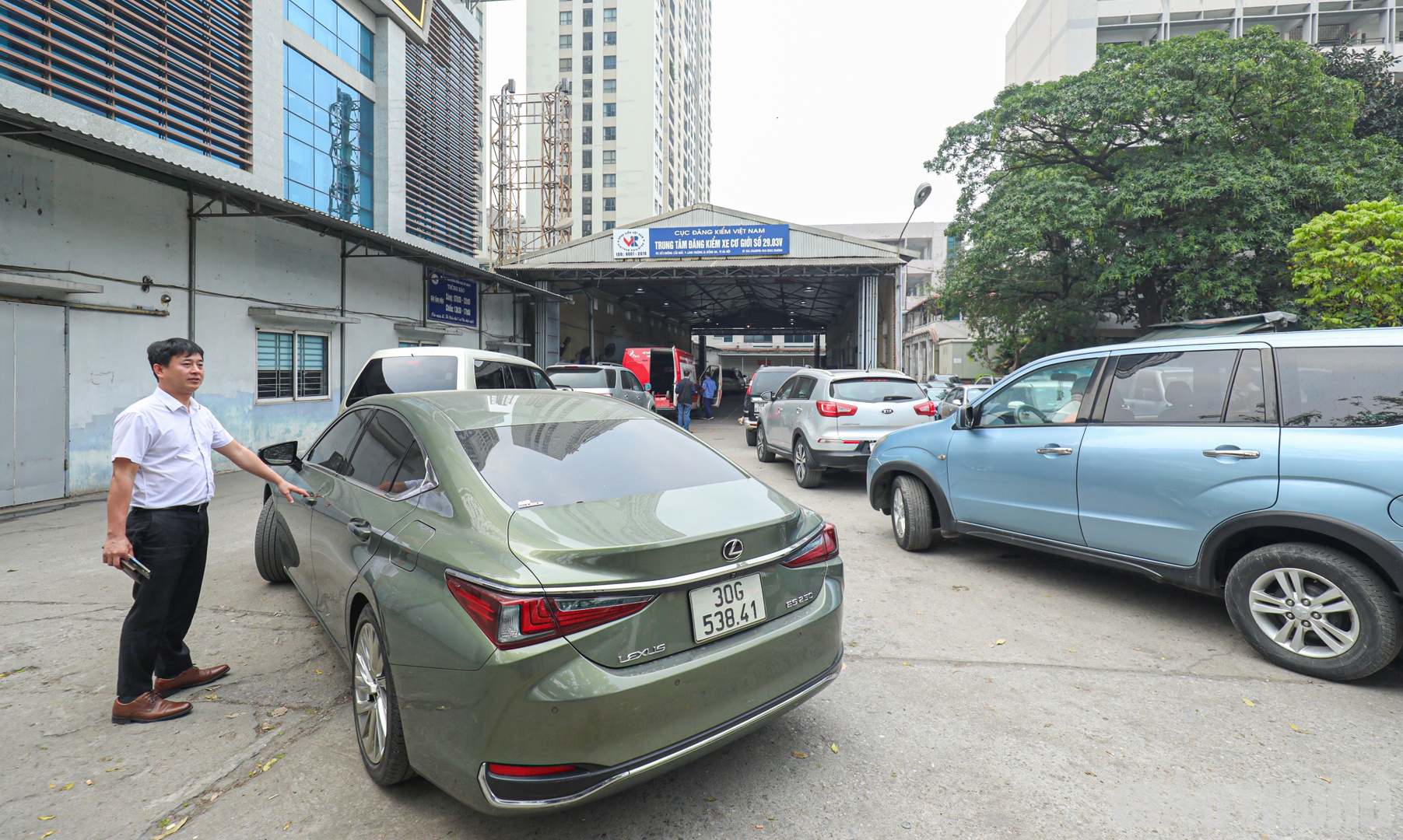 Ng&agrave;y 22/3, Th&ocirc;ng tư 02/2023 sửa đổi, bổ sung Th&ocirc;ng tư 16/2021 của Bộ GTVT quy định về kiểm định an to&agrave;n kỹ thuật v&agrave; bảo vệ m&ocirc;i trường phương tiện giao th&ocirc;ng cơ giới đường bộ ch&iacute;nh thức c&oacute; hiệu lực.