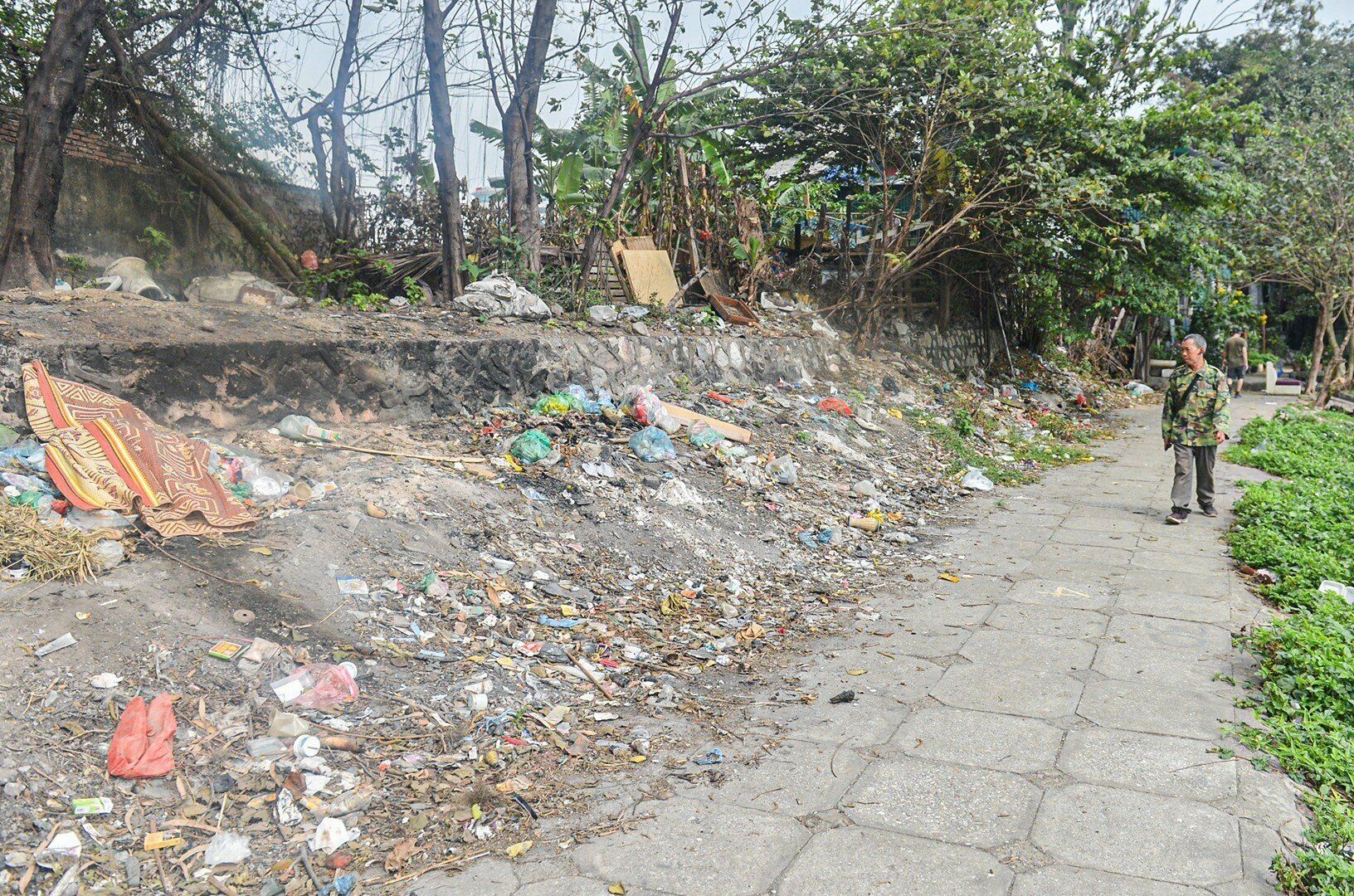 Mới đ&acirc;y, Chủ tịch UBND TP H&agrave; Nội Trần Sỹ Thanh y&ecirc;u cầu c&aacute;c sở, ng&agrave;nh c&ugrave;ng v&agrave;o cuộc để xử l&yacute; dứt điểm tồn tại trong C&ocirc;ng vi&ecirc;n Tuổi trẻ Thủ đ&ocirc;, từ nay đến th&aacute;ng 9/2023.